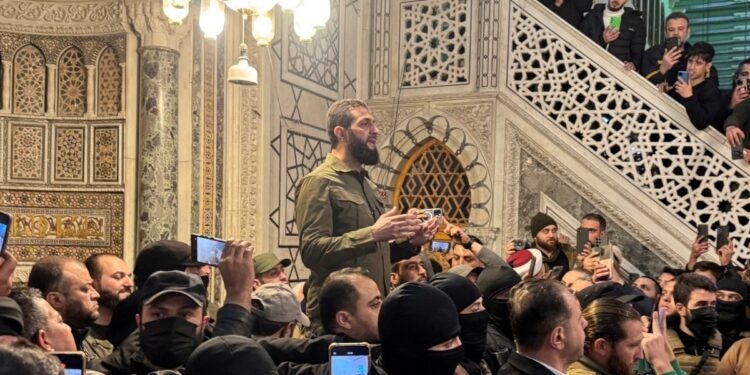 Los sirios se llevan muebles y adornos de los palacios de Assad, la ONU dice que Siria debe solucionar su crisis