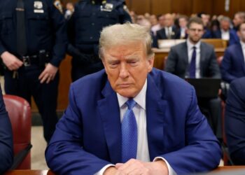 Fiscal sugiere que juez podría suspender caso contra Trump manteniendo su condena