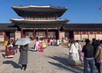 La ley marcial en Corea del Sur no detuvo las selfies de los turistas