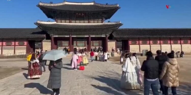 La ley marcial en Corea del Sur no detuvo las selfies de los turistas