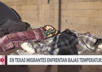 Bajan las temperaturas en Texas, pero no el flujo de migrantes