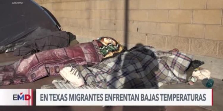 Bajan las temperaturas en Texas, pero no el flujo de migrantes