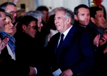 Macron nombra a Francois Bayrou, veterano centrista, nuevo primer ministro de Francia