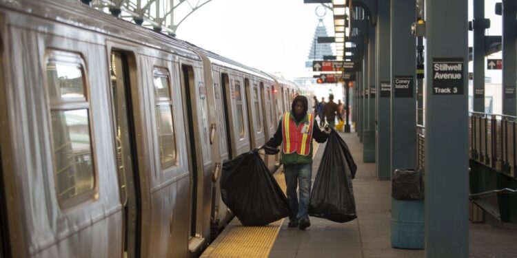El veterano de la marina estadounidense Daniel Penny fue declarado inocente en el caso de estrangulamiento en el metro de Nueva York