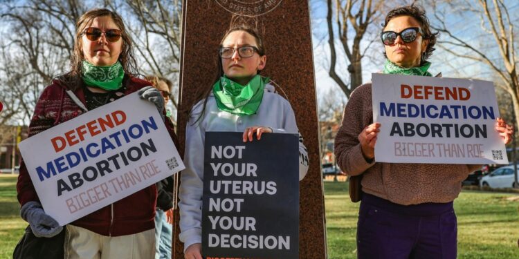 Demanda de Texas contra médico de Nueva York por píldora abortiva genera reto a telemedicina interestatal