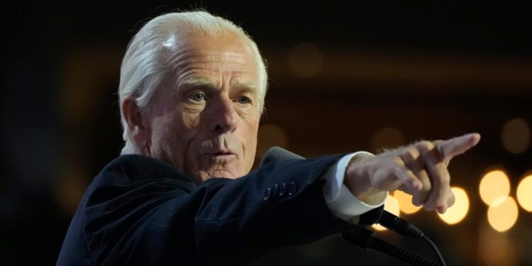 Trump contrata a Peter Navarro como asesor y a aliado de Musk para dirigir la NASA