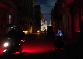 Red eléctrica de Cuba está nuevamente en funcionamiento, pero generación aún es insuficiente