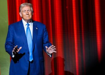 Trump viaja a París para la reapertura de la catedral de Notre Dame y para reunirse con Macron