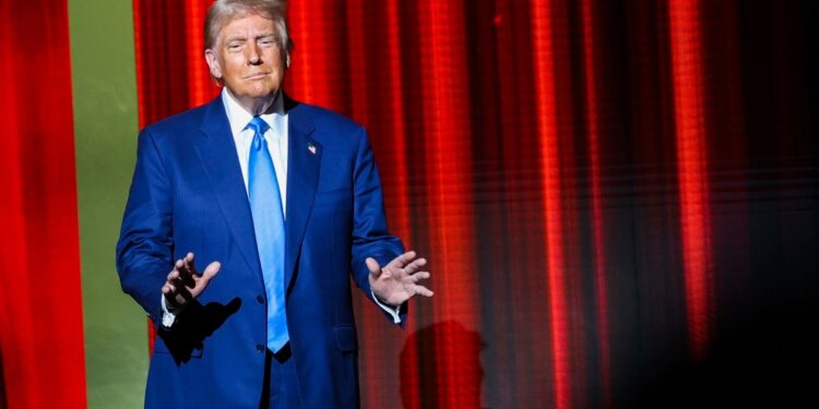 Trump viaja a París para la reapertura de la catedral de Notre Dame y para reunirse con Macron