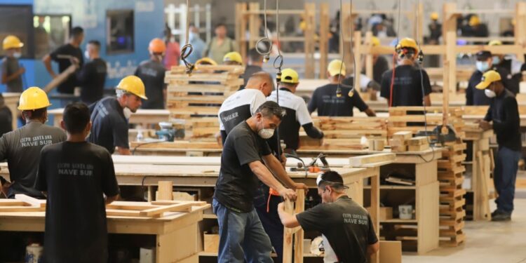 Familiares de presos en El Salvador entregan por primera vez peticiones en Casa Presidencial