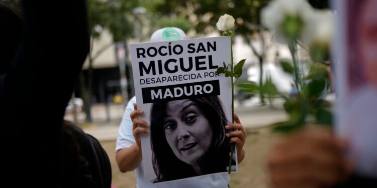 piden medida humanitaria para activista San Miguel tras sufrir fractura de hombro