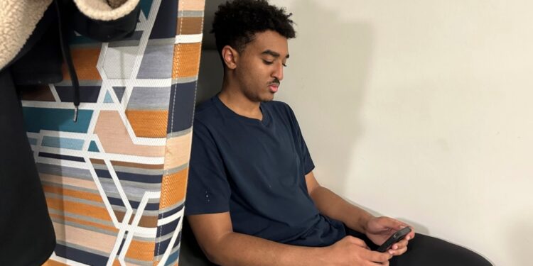 Casi la mitad de los adolescentes en EEUU están ‘constantemente’ en línea, dice estudio