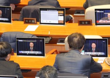 Partido opositor pide dimisión del presidente surcoreano Yoon tras declaración de la ley marcial