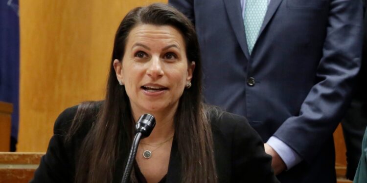 Exfiscal de Manhattan representará al presunto asesino del CEO de UnitedHealthcare