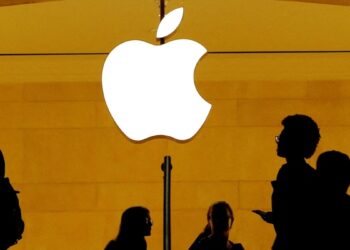 Acusan a Apple de silenciar a trabajadores y espiar sus dispositivos personales
