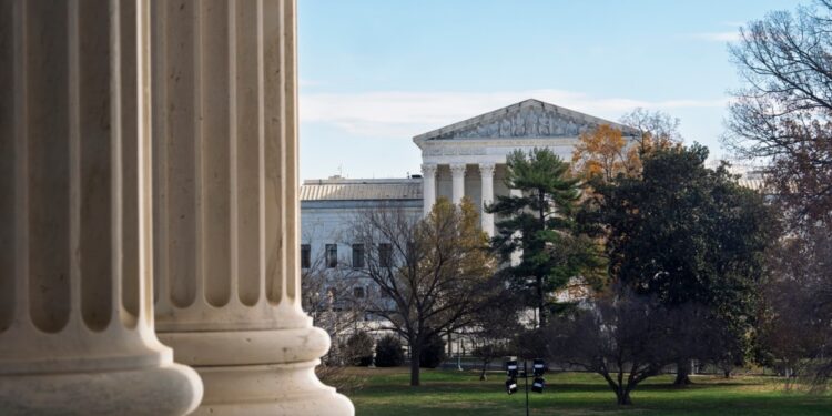 A casi un mes de la derrota electoral ante Donald Trump, funcionarios demócratas buscan argumentos y hacen autocrítica