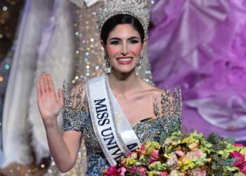 Lanza pasaporte “exprés”. Piden a Iglesia mediar.