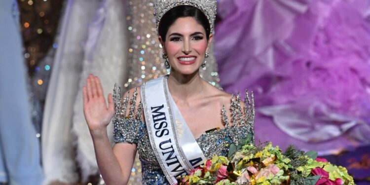 Lanza pasaporte “exprés”. Piden a Iglesia mediar.