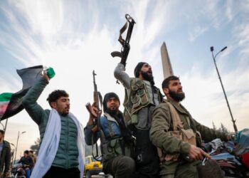 Rebeldes sirios derrocan al presidente Assad, en paradero desconocido, después de más de 13 años de guerra