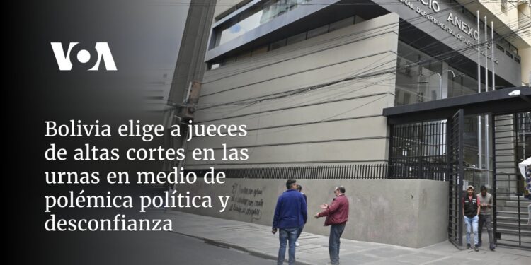 Bolivia elige a jueces de altas cortes en las urnas en medio de polémica política y desconfianza