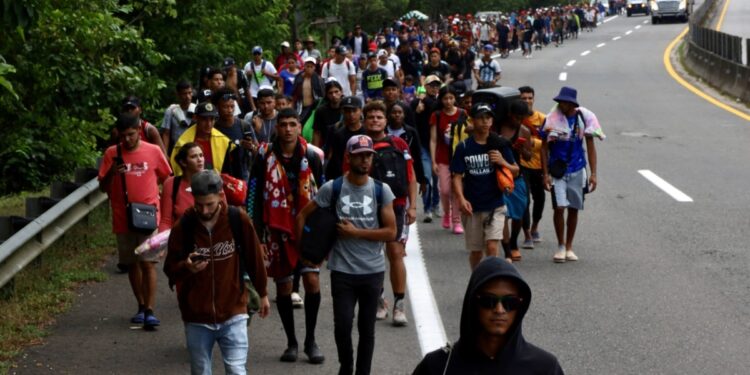 Se forma en México una nueva caravana de migrantes que intenta llegar hasta Estados Unidos