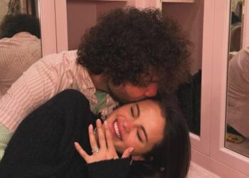 La cantante Selena Gómez se ha comprometido con el productor Benny Blanco