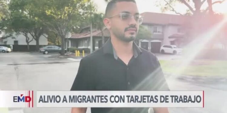 Renuevan automáticamente permisos de trabajo a migrantes en EEUU