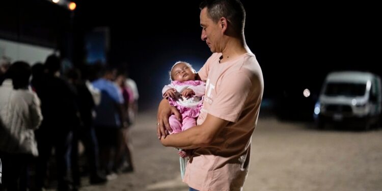 Trump promete eliminar la ciudadanía por derecho de nacimiento