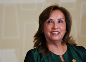 Fiscalía investiga a presidenta peruana por presunta omisión de funciones tras operación secreta de nariz