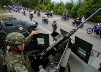 Ejército colombiano halla fosa común con jóvenes que habrían sido víctimas de reclutamiento