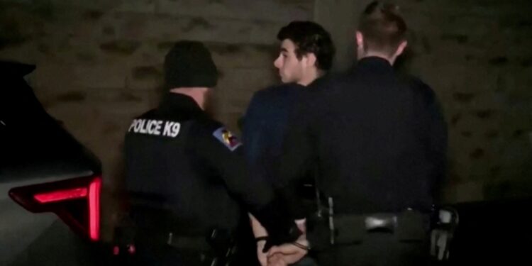 Lo que sabemos sobre el sospechoso del asesinato del ejecutivo de UnitedHealth