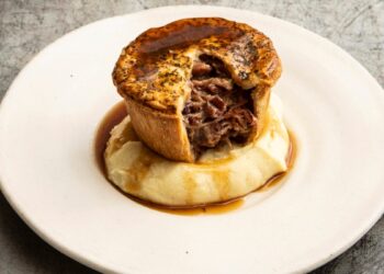 Policía recupera la furgoneta con 2.500 pasteles, pero están demasiado dañados para comerse