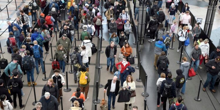 Más de 3 millones de viajeros registrados en aeropuertos de EEUU en un día, un récord