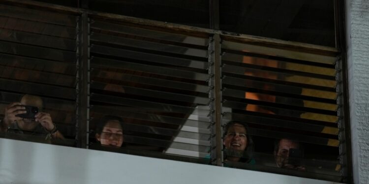 Persiste el asedio a opositores venezolanos refugiados en la embajada de Argentina en Caracas