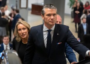 Pete Hegseth, elegido por Trump para dirigir el Pentágono, dice que sigue luchando por su confirmación