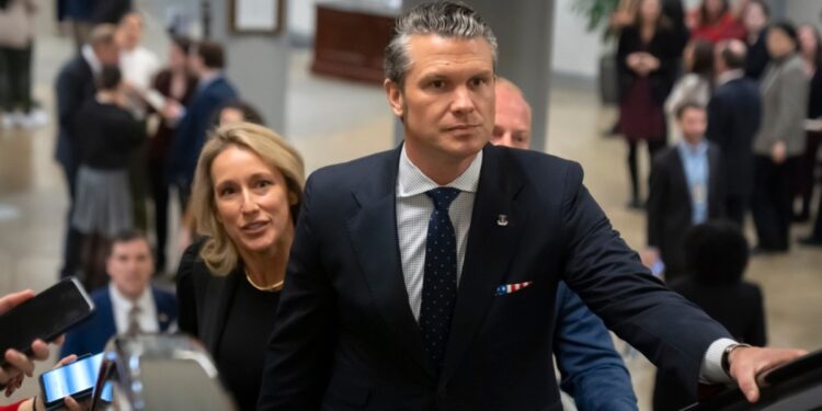 Pete Hegseth, elegido por Trump para dirigir el Pentágono, dice que sigue luchando por su confirmación