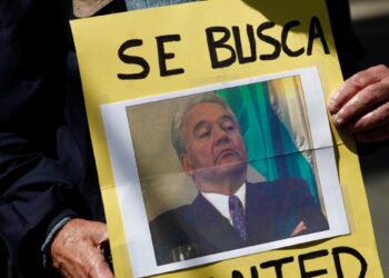 Condenan a seis años de cárcel a expresidente boliviano por contratos petroleros