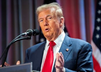 Trump insta a juez a desestimar el caso por pago a una estrella porno tras su victoria