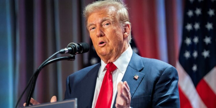 Trump insta a juez a desestimar el caso por pago a una estrella porno tras su victoria