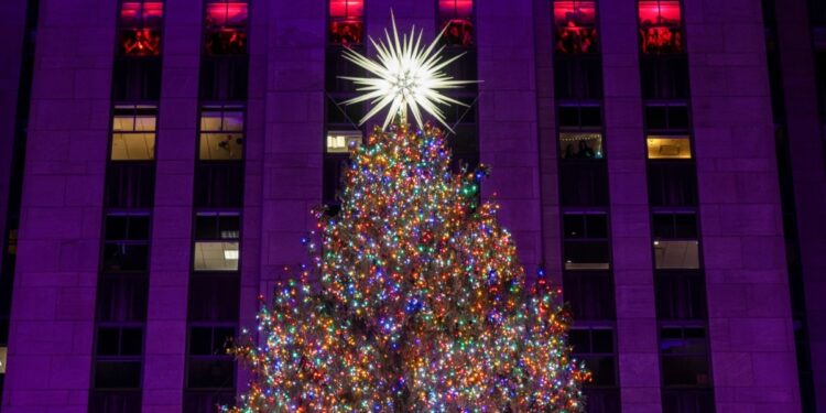 En Fotos | Llegó el esperado momento: se prenden las luces del Árbol de Navidad más famoso de Nueva York