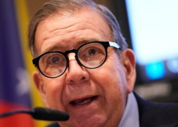 González prevé “situaciones inesperadas”. CIDH condena “asedio”.