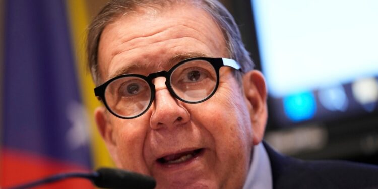 González prevé “situaciones inesperadas”. CIDH condena “asedio”.