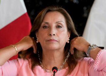 gobierno destituye a policía que lideró allanamiento en casa de la presidenta Boluarte