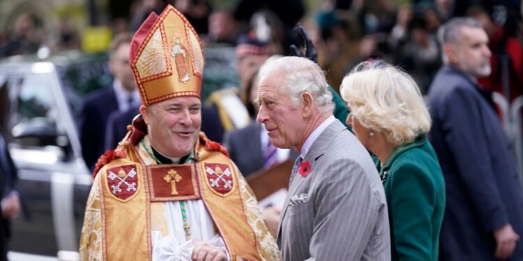 Piden renuncia de otro clérigo de Iglesia de Inglaterra por su gestión de denuncias de abuso