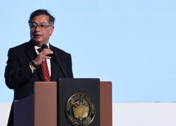 Petro dice espera recibir renuncia de ministro de Hacienda, en medio de escándalo de corrupción