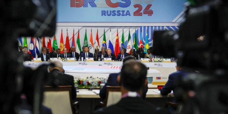 El Kremlin dijo que amenaza de Trump por sustitución del dólar estadounidense sería contraproducente