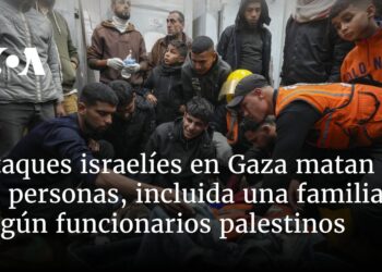Ataques israelíes en Gaza matan a 10 personas, incluida una familia, según funcionarios palestinos