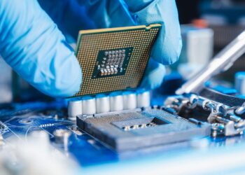 EE.UU. anuncia nuevas restricciones a China para frenar su avance en microchips avanzados