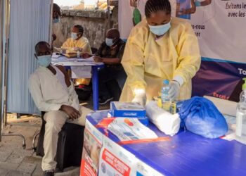 Más de 400 casos y 30 muertos por una enfermedad desconocida: la OMS intensifica las investigaciones en África