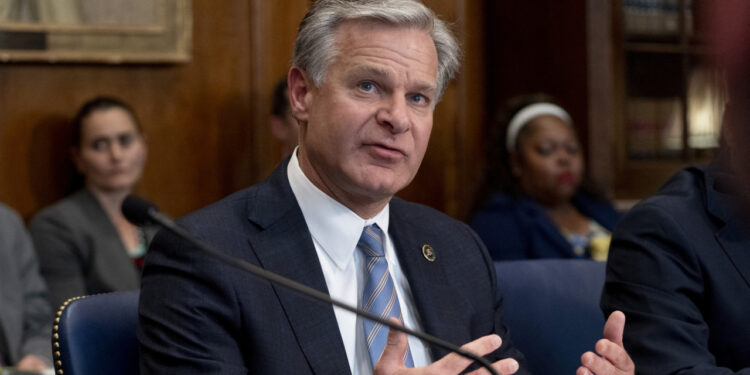 Jefe del FBI dimitirá antes de que Trump asuma la presidencia de EEUU